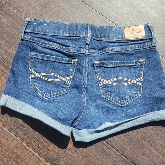 Abercrombie kids mid-rise midi short - Picture 2 of 3